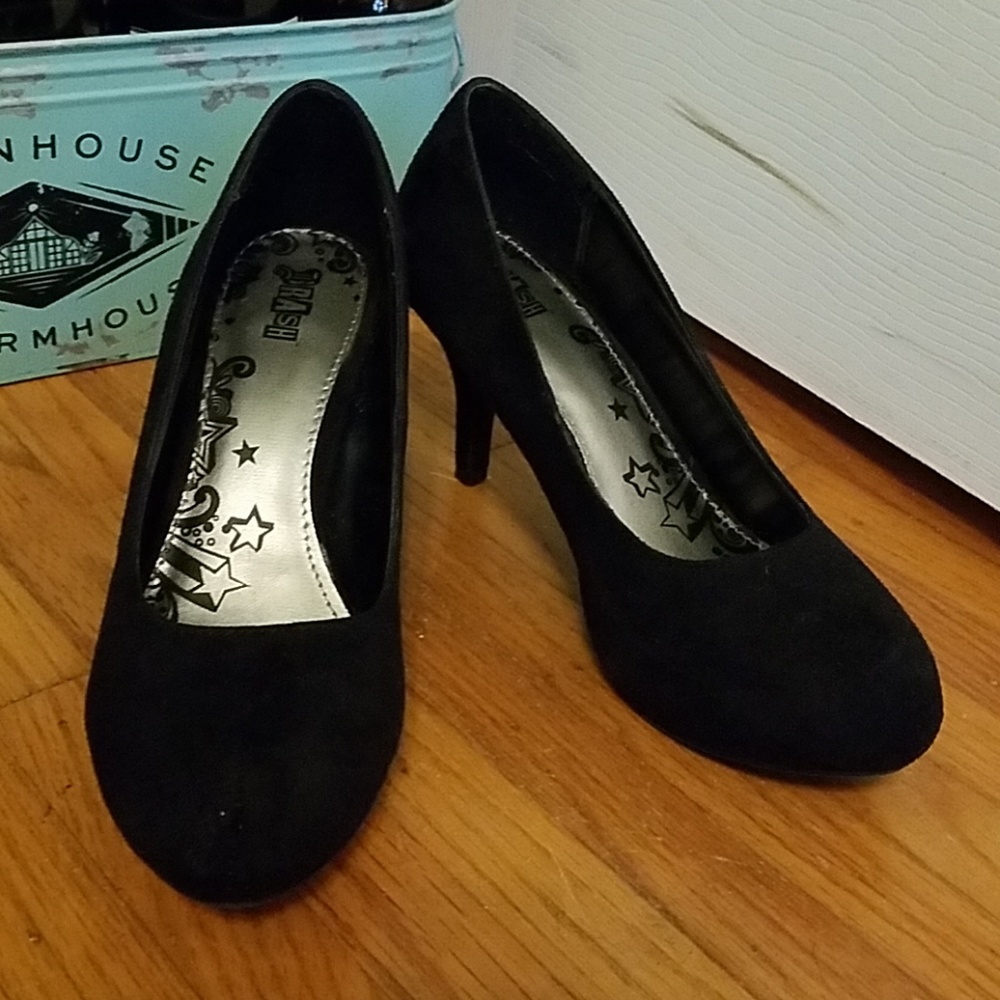 Black 4" Seude Heels